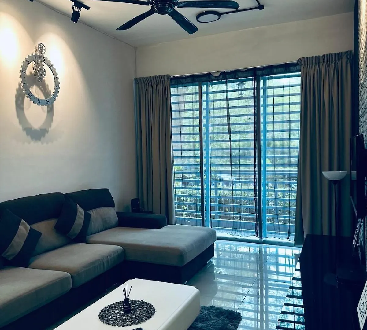 Johor Big & Cozy Home, Easy Parking, 2Rooms, Fast Wifi 조호르 바루 0*,